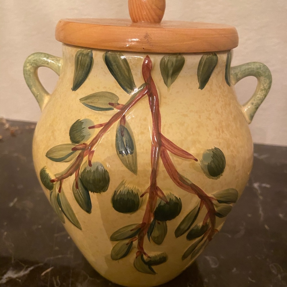 Decorative ceramic jar